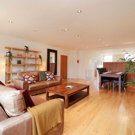 Joivy Spacious 2 Bed,2 Bath Flat, Free Parking And Rooftop Terrace Edinburg Exteriör bild