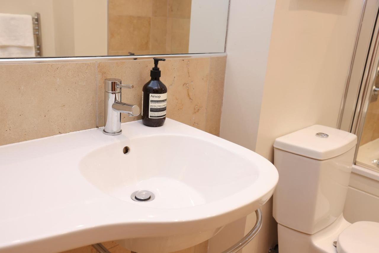 Joivy Spacious 2 Bed,2 Bath Flat, Free Parking And Rooftop Terrace Edinburg Exteriör bild